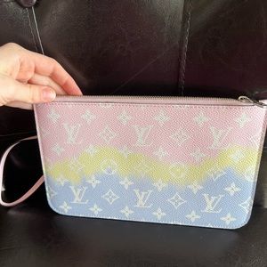 Louis Vuitton Escale Neverfull Pouch 🌸